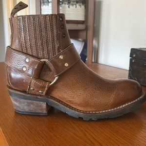 Freebird Whiskey 
Size 8 
Brand new 
With dust bags